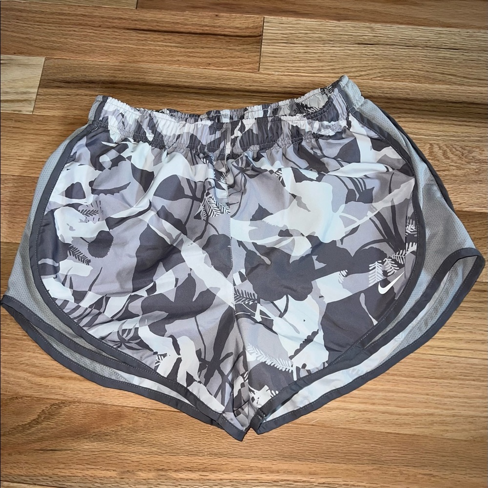 Nike running short